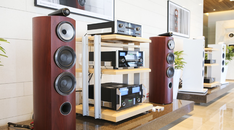 Amply Đèn Hay Amply Số? Cuộc Chiến Không Hồi Kết Của Audiophile